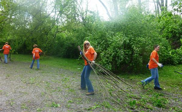 h2h-bw-volunteers-2