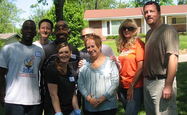 h2h-bw-volunteers-3